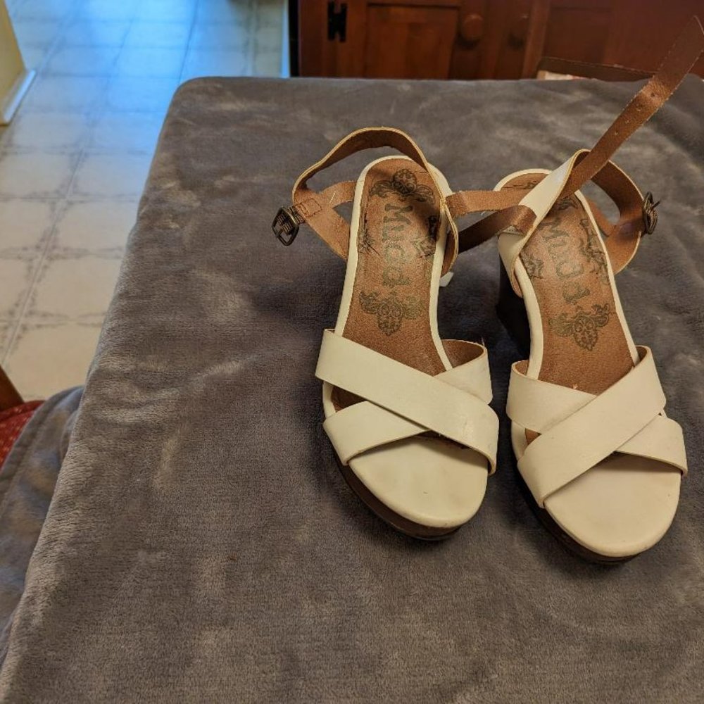 Mudd Sandals.  Size 7M.  White
